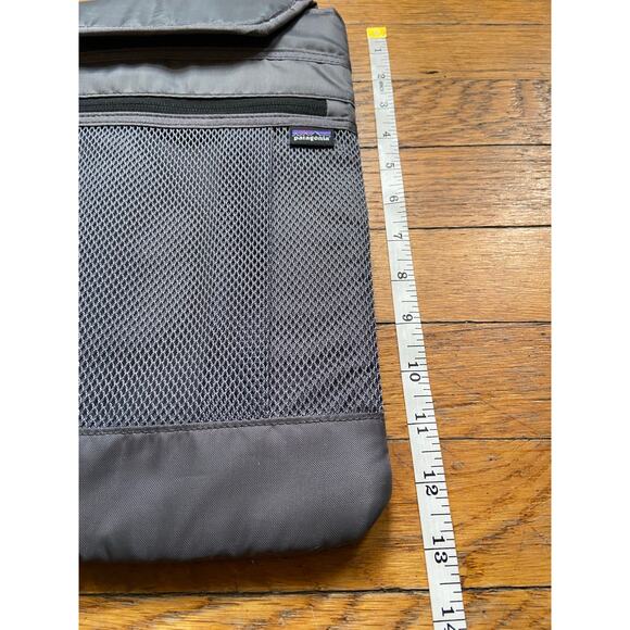 PATAGONIA Refugio Padded Laptop Sleeve for 14" Laptop - Picture 8 of 10